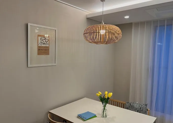 303 Newly Opened Yeonnam 5 Minutes, From Hongdae, Airport Bus Yeonhui, Private 4 Person Wooden White And Cozy アパート *