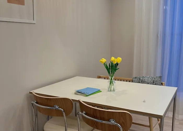 303 Newly Opened Yeonnam 5 Minutes, From Hongdae, Airport Bus Yeonhui, Private 4 Person Wooden White And Cozy