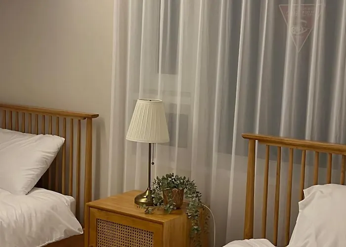 303 Newly Opened Yeonnam 5 Minutes, From Hongdae, Airport Bus Yeonhui, Private 4 Person Wooden White And Cozy *